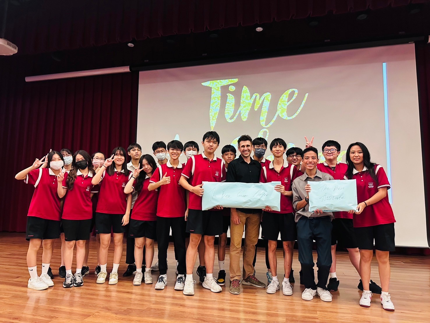 暑假英語營隊讓明誠中學學生有更多機會提升英語實用能力。