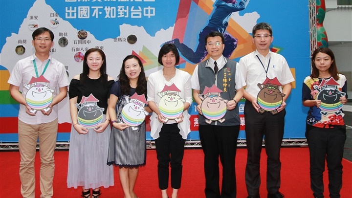 台中市積極媒合國際志工服務，副市長林依瑩（中）見證顯著交流成果。（照片提供／台中市政府）