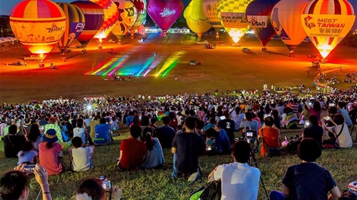 台東憑著美景與成功落實的國際觀光政策，吸引眾多國內外旅客前來遊玩。（照片提供／台東縣政府）