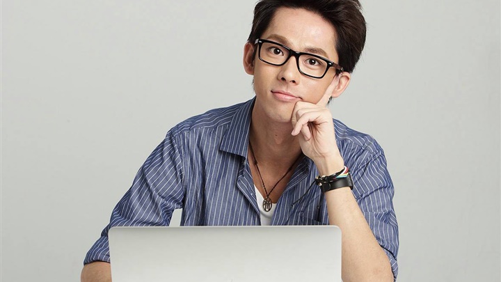 以英語教學為主的YouTube頻道「阿滴英文」，至2020年已突破200萬訂閱。（ 照片提供／阿滴）