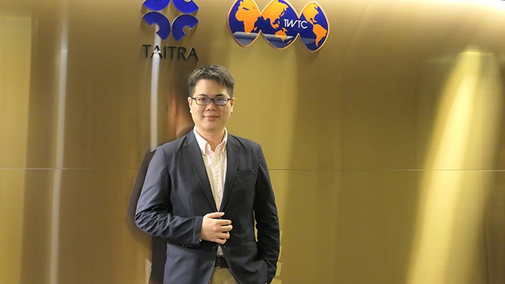 因親身經歷過國際文化差異，讓鄭丞恩對工作有了不一樣的想法，讓他想要在未來的工作中，能夠有機會前往國外，面對不同的人，了解不同的文化。（攝影／張淳育）